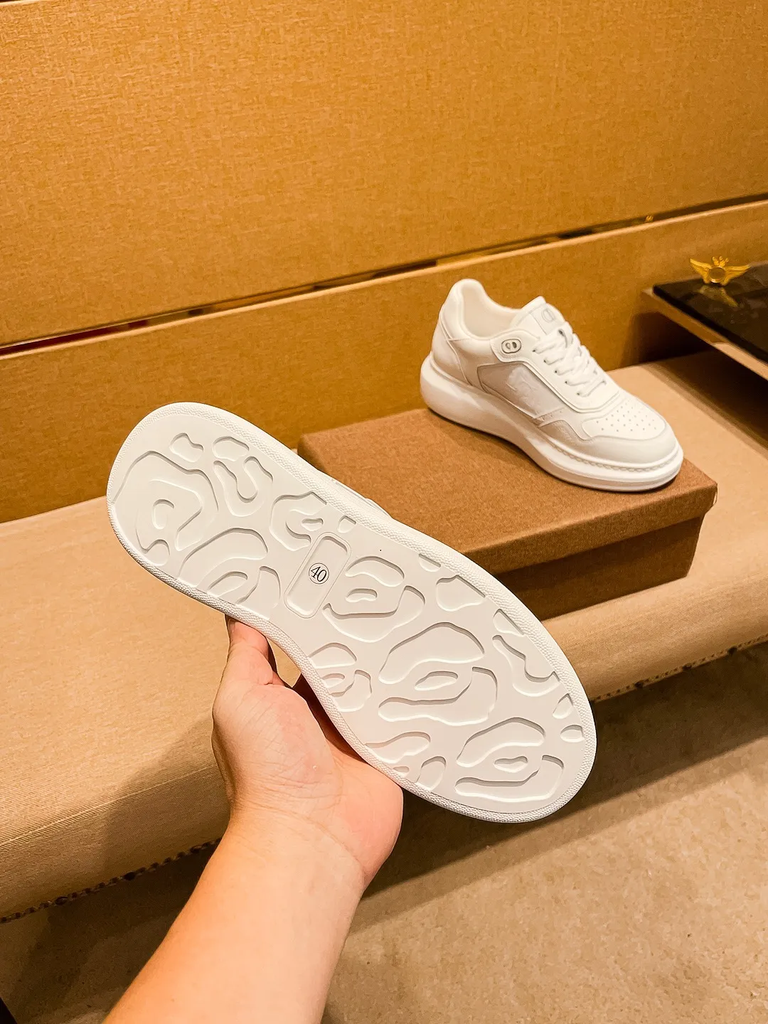 Men's shoes💰 440💰[Dior]🔥 High-end men's shoes brand official website 1:1 latest masterpiece: the upper is made of Italian imported first-layer cowhide with a comfortable and breathable lining➕original non-slip and wear-resistant outsole🔥, making walking more convenient and comfortable! An exclusive new model, a stunning work, a beautiful 1:1 replica [color] compared to the official quality! Create a fashionable personality to set off your uniqueness! A must-have for trendy men! Classic 🔥 Size: 38-44 Color: 🔥 2⃣️ colors available 🔥.